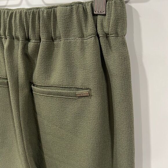 WHBM the wide leg crop green size 2 - Picture 6 of 11